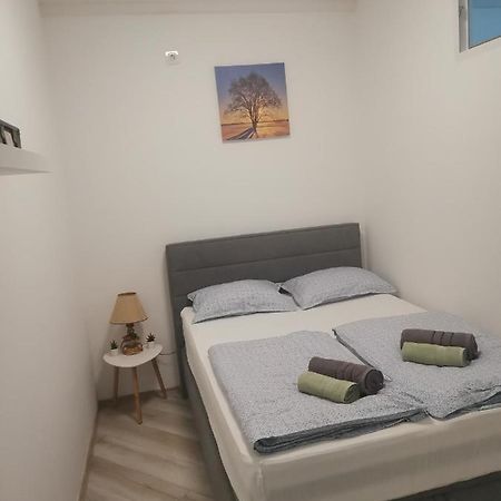 Studio Apartman Kristina Pula Exterior photo